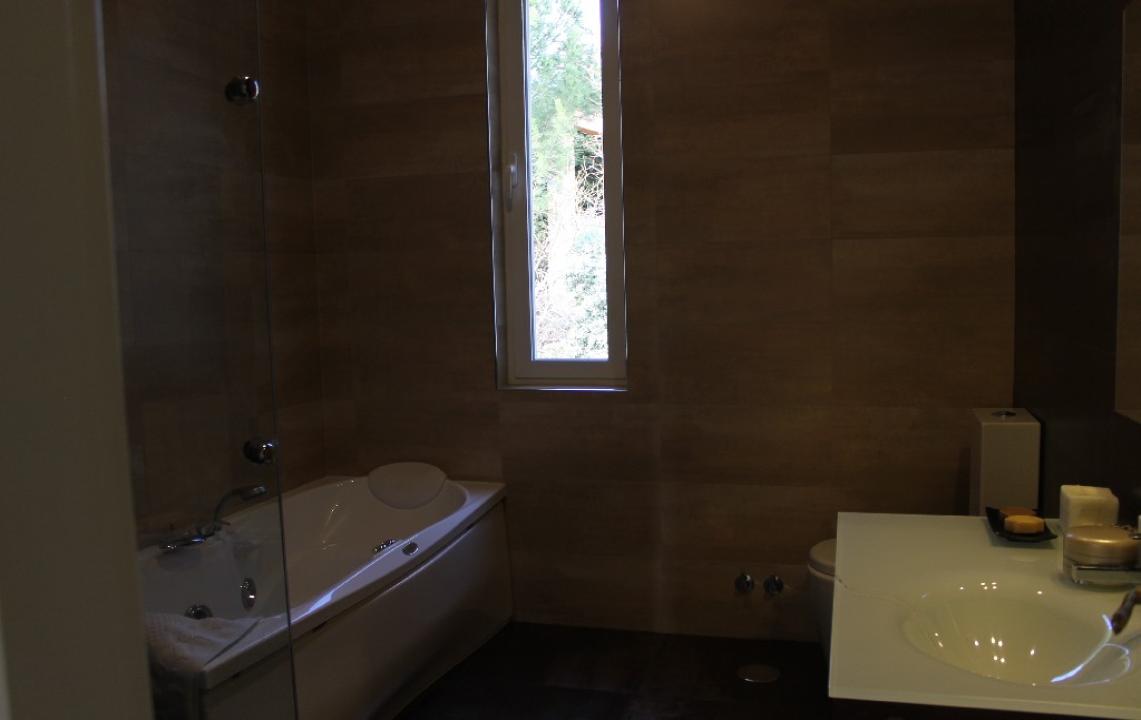 Img_12048_C0011301.jpg